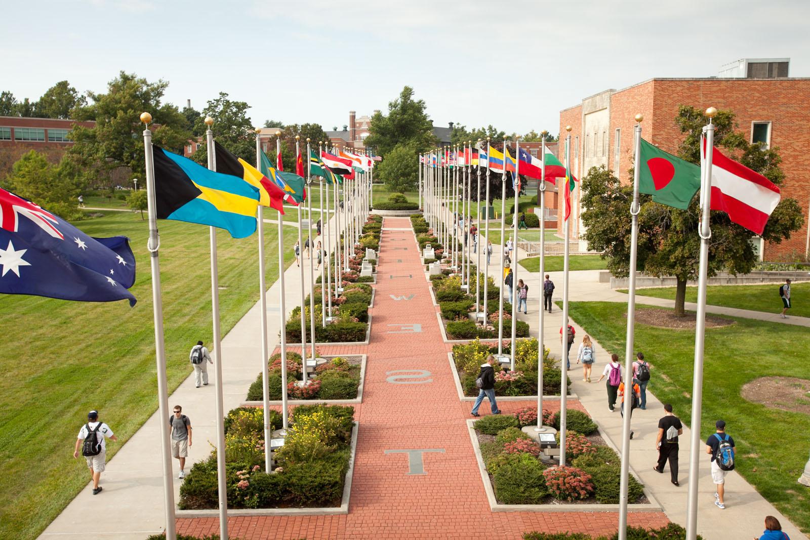 The 乔伊斯 and Harvey White 国际广场 became part of the Northwest campus in 1998.