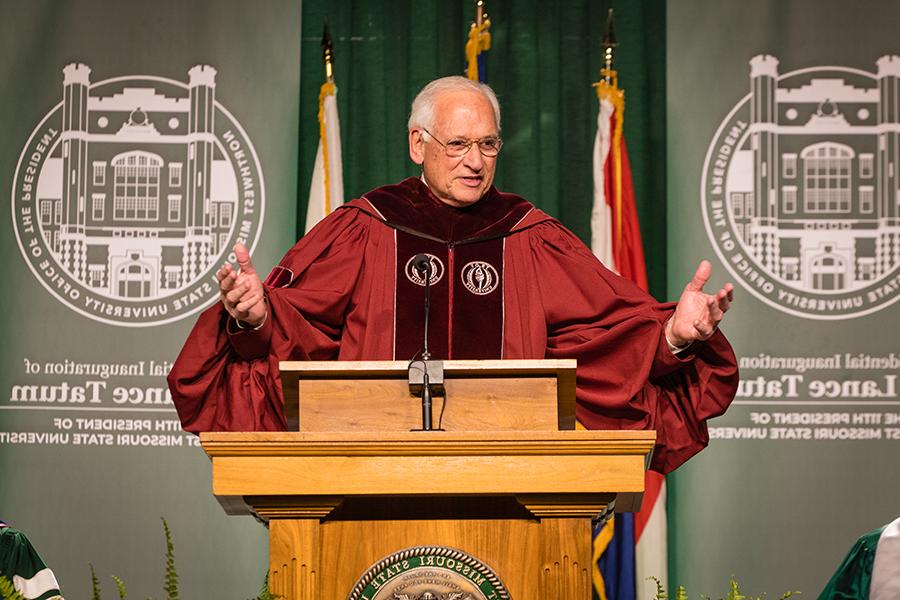 Dr. 小杰克·霍金斯., the chancellor of Troy University, delivered the ceremony's keynote address. (Photo by Lauren Adams/<a href='http://rdiqpg.wolaipei.com'>网上赌博网站十大排行</a>)