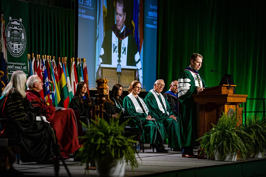 Dr. 兰斯·泰特姆 presented his inaugural address to an audience in Bearcat Arena. (Photo by Todd Weddle/<a href='http://rdiqpg.wolaipei.com'>网上赌博网站十大排行</a>)